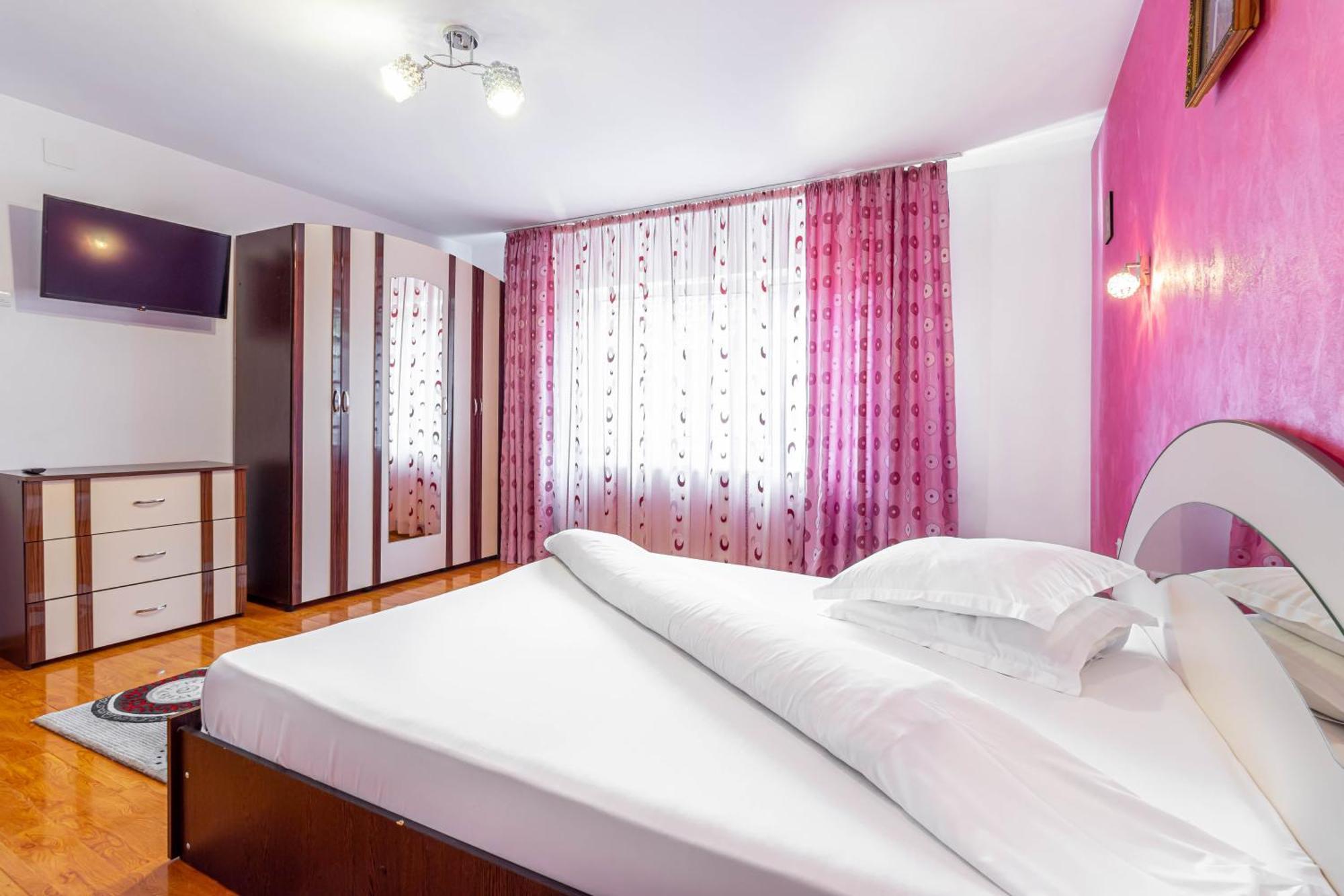 Pensiunea Mihaela-Transalpina Novaci-Străini Habitación foto
